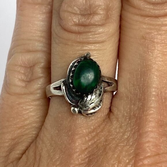 Sterling Silver 925 Southwest Oval Bezel Set Malachite Ring Leaf Accent Size 5.5 - Picture 16 of 16